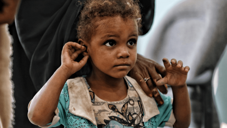 Young Yemeni girl living in poverty.